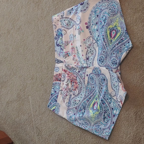 Shorts - Picture 2 of 3